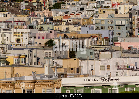 Alloggi densamente imballati nella zona di North Beach di San Francisco, California, Stati Uniti Foto Stock
