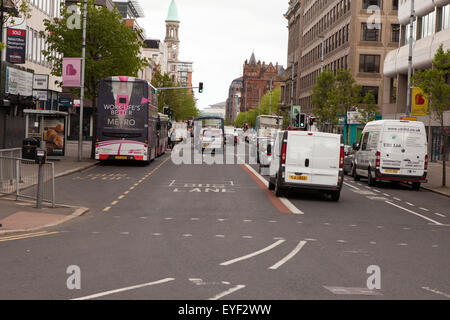 Belfast, Regno Unito. Il 28 luglio 2015. Immagine del file: 700 violazioni del traffico multe per viaggiare in una corsia degli autobus in orario limitato periodo, che sono stati emessi da TransportNI parcheggio unità di esecuzione sono stati annullati dopo che è emerso che la telecamera TVCC ora di sistema non è corretta. Tutte le comunicazioni tra il 22 giugno e il 21 luglio sono stati annullati. Credito: Bonzo Alamy/Live News Foto Stock