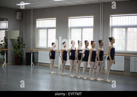 Vela d'oro di Danza di Società di Jinsong No.4 Scuola Elementare, a Pechino, Cina, 2015. Foto Stock