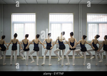 Vela d'oro di Danza di Società di Jinsong No.4 Scuola Elementare, a Pechino, Cina, 2015. Foto Stock