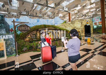 Il Signore degli Anelli Hobbiton display a Changi, Singapore aeroporto internazionale. Foto Stock