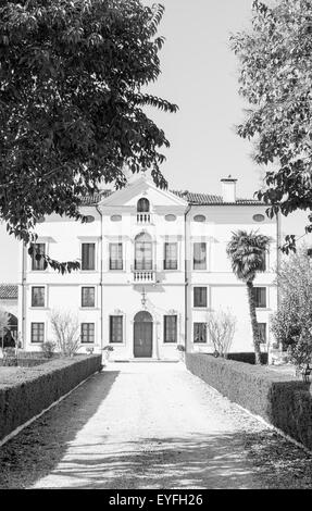 VERONA, Italia - 29 Marzo: Villa Bongiovanni aperto per un matrimonio equo su Verona Sabato, 29 marzo 2015. È stato costruito in un neocla Foto Stock