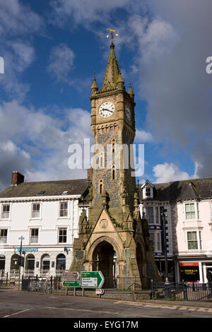 Regno Unito Galles, Powys, Machynllech, centro città, landmark orologio celebrare la venuta di età del Visconte Castlereagh Foto Stock