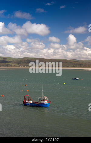 Regno Unito Galles, Gwynedd, Aberdovey, barche da pesca ormeggiate in Dovey estuario Foto Stock