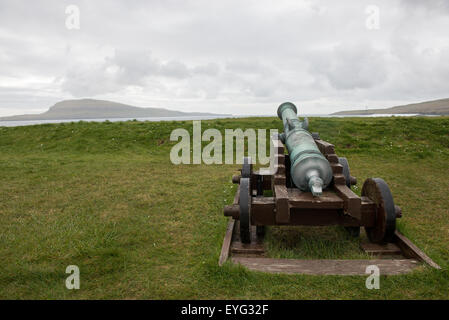 Il vecchio cannone sulla storica fortezza skansin a torshavn sulle isole Faerøer, Danimarca Foto Stock