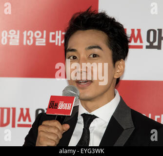 Canzone Seung-Heon, Lug 28, 2015 : sud coreano attore Song Seung-heon partecipa ad un evento stampa promuovendo il suo nuovo film, 'Miss moglie' a Seul, in Corea del Sud. © Lee Jae-Won/AFLO/Alamy Live News Foto Stock