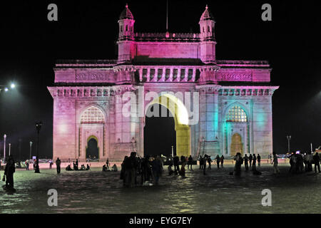 Gateway of India durante la notte, Mumbai, India. Foto Stock