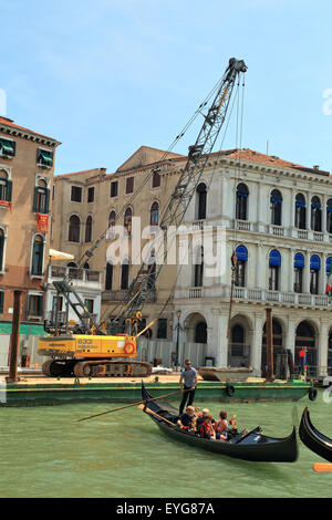 Costruzione di un nuovo ponte di Rialto fermata Vaporeto Foto Stock