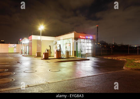 Berlino, Germania, lavaggio auto totale di una stazione di benzina nel quartiere europeo Foto Stock