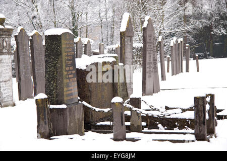 Vecchio Cimitero Ebraico nella neve per uso in background Foto Stock