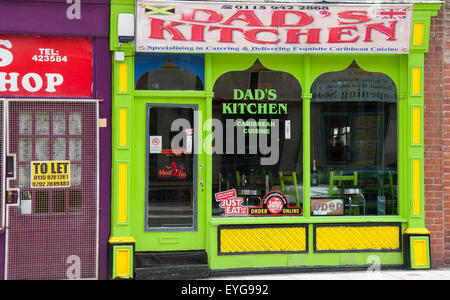 Papà della cucina su Alfreton Road a NOTTINGHAM, NOTTINGHAMSHIRE REGNO UNITO Inghilterra Foto Stock