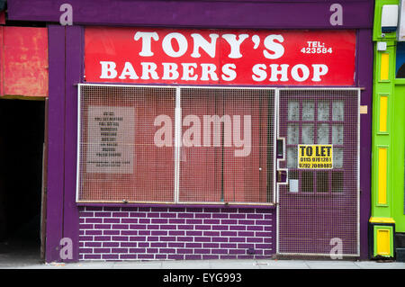 Tony's Barber Shop su Alfreton Road a NOTTINGHAM, NOTTINGHAMSHIRE REGNO UNITO Inghilterra Foto Stock