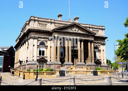 Le sessioni di County Court House lungo William Brown Street, Liverpool, Merseyside England, Regno Unito, Europa occidentale. Foto Stock