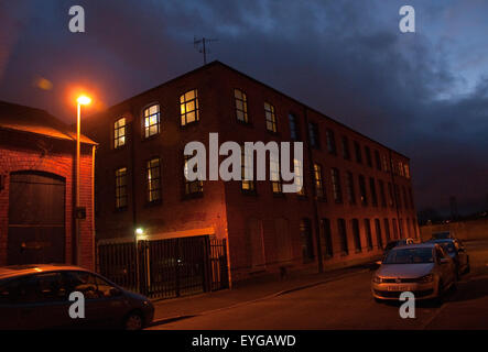 Tramonto su una strada urbana in Basford, Nottinghamshire England Regno Unito Foto Stock