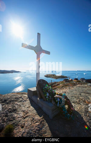 La Danimarca Groenlandia, cimitero tradizionale; Upernarvik Foto Stock