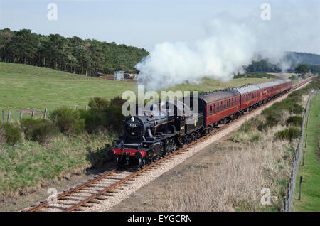 LMS Ivatt classe 2 2-6-0 46512 locomotiva a vapore strathspey railway Highlands della Scozia Foto Stock