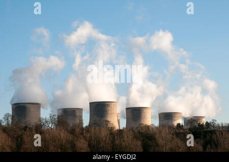 Ratcliffe su Soar Power Station visto da Trento serratura, Nottinghamshire England Regno Unito Foto Stock