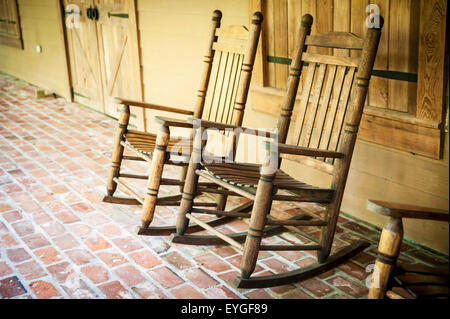 Stati Uniti d'America, Louisiana, sedie a dondolo in piantagione di Oakley; Audubon membro Foto Stock