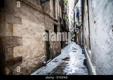 Strada stretta in El Born, Barcellona, Spagna Foto Stock