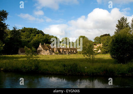 Arlington Row a Bibury, Gloucestershire, Cotswolds, England Regno Unito Foto Stock