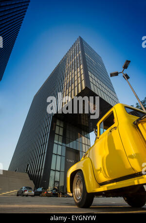 Hotel Hyatt Regency e vecchio ci giallo raccoglitore in media porto di Dusseldorf, RENANIA DEL NORD-VESTFALIA, Germania, Europa Foto Stock