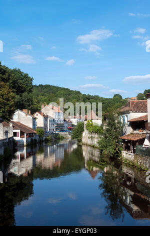 Brantome, "Venezia del Perigord', e il fiume Dronne, Perigord, Dordogne, Aquitaine, Francia Europa Foto Stock