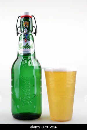 AYTOS, Bulgaria - 29 luglio 2015: Classic Bottiglia di birra Grolsch premium lager birra isolato su bianco. Grolsch Brewery, noto semplicemente una Foto Stock