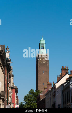 St Giles Street con il Municipio di Clock Tower, Norwich, Norfolk, Inghilterra Foto Stock