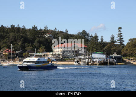 Il Watsons Hotel e il molo dei traghetti di Sydney. Foto Stock