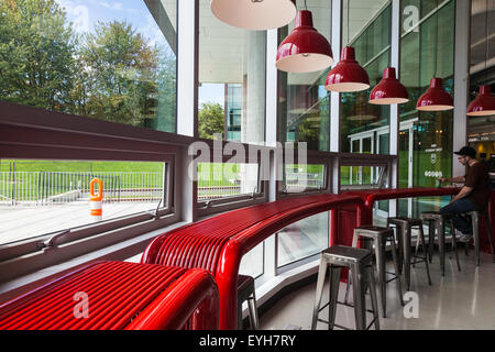 Informale area di mangiare nel nido student union building a UBC a Vancouver in Canada Foto Stock