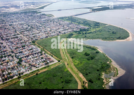 New York City, NY NYC, Queens, Aeroporto Internazionale John F. Kennedy, JFK, vista aerea dall'alto, approccio, Jamaica Bay, Howard Beach, Spring Creek P. Foto Stock