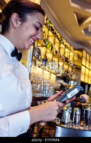 Madrid Spagna,Europa,spagnolo,Recoletos,Salamanca,Cappuccino Grand Cafe,catena,caffetteria,marciapiede cafe,ristorante ristoranti cibo mangiare fuori ca Foto Stock