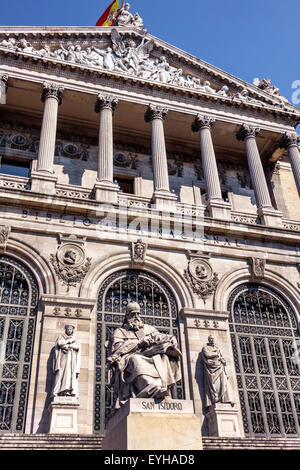 Madrid Spagna,Recoletos,Salamanca,Paseo de Recoletos,Biblioteca Nacional de Espana,Biblioteca Nazionale,facciata,edificio,ingresso principale,esterno,frontone,neo Foto Stock