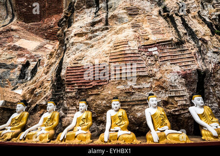 Seduto statue di Buddha, Kawgun grotta, di Hpa-an, Karen o Stato di Kayin, Myanmar, Myanmar Foto Stock