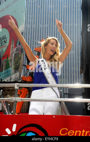 Olivia Giordania bei einer Doppeldecker-Bus Tour durch New York. New York, 28.07.2015/picture alliance Foto Stock