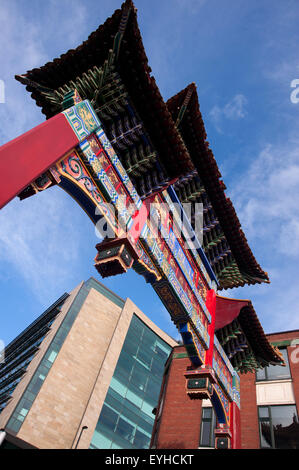 Arco di Chinatown all'ingresso Stowell Street, Newcastle upon Tyne Foto Stock