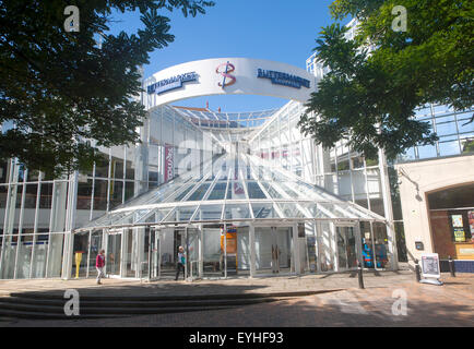 Moderna in vetro e acciaio architettura del Buttermarket centro dello shopping nel centro di Ipswich, Suffolk, Inghilterra, Regno Unito Foto Stock