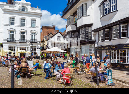 Bar e caffè sul cantiere della cattedrale nel centro della città, Exeter Devon, Inghilterra, Regno Unito Foto Stock