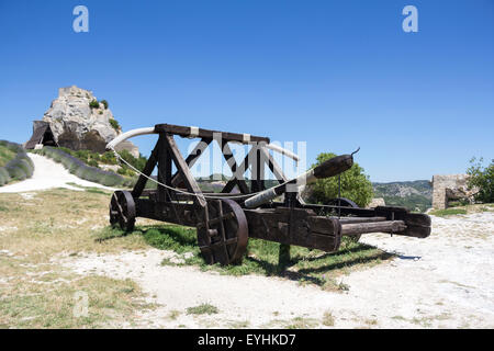 In legno antico catapulta medievale di Les Baux de Provence, Francia Foto Stock