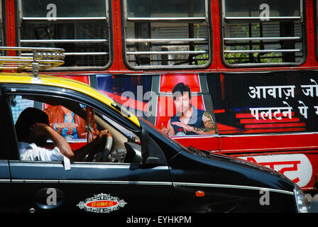 Nero e Giallo taxi, Mumbai, Maharashtra, India. Foto Stock