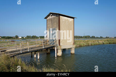 Canali Saltern in Salina di Cervia riserva naturale, Cervia, Emilia Romagna, Italia Foto Stock