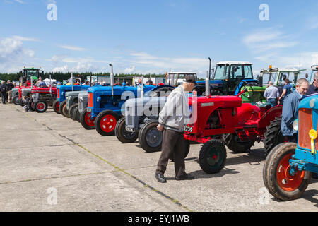 Trattori d'epoca involucro in corrispondenza del 2015 Haddington spettacolo agricolo Foto Stock