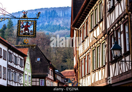 Il pittoresco centro storico a struttura mista in legno e muratura città di Miltenberg, Germania Foto Stock
