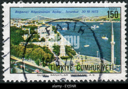 Francobollo stampato in Turchia, dedicato alla inaugurazione del ponte sul Bosforo da Istanbul a Uskudar Foto Stock