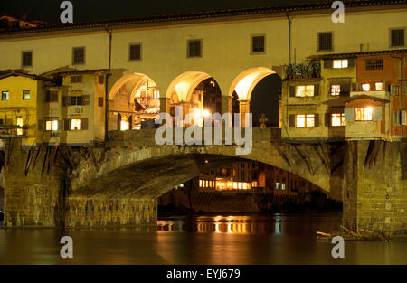 Ponte Vecchio, fiume Arno, Firenze, Toscana, Italia Foto Stock