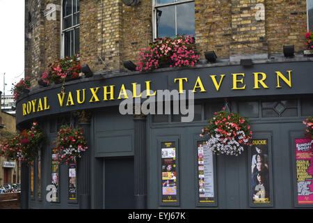 L'esterno dell'iconico pub gay The Royal Vauxhall Tavern a Lambeth, Londra, SE1. Foto Stock