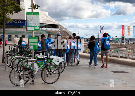 Citybike, Liverpool ciclo del regime di noleggio, ha un'offerta speciale per gli studenti per aiutarvi ad andare da A a B in città. Foto Stock