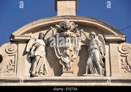 Italia, Roma, fontana dell'acqua felice, fontana di Mosè (XVI secolo), stemma Foto Stock