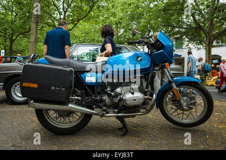 Berlino - Giugno 14, 2015: moto BMW R45, 1981. Il classico giorni sul Kurfuerstendamm. Foto Stock