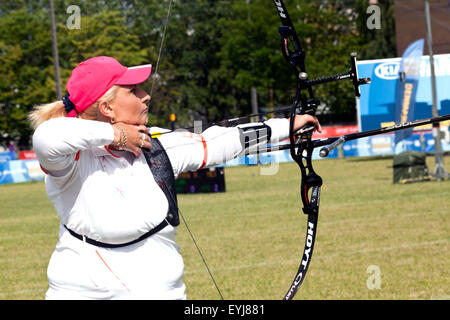 Copenhagen, Danimarca, Luglio 30th, 2015: Khatuna Narimanidze della Georgia compete nel mondo campionati di tiro con l'arco a Copenhagen nel corso del Giovedi singole partite in cambio prua. Credito: OJPHOTOS/Alamy Live News Foto Stock